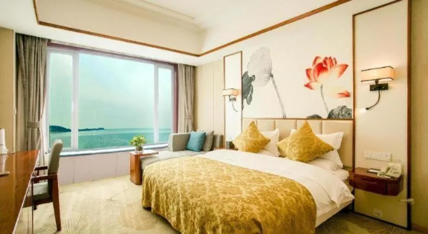 Bed in Golden Bay Hotel Weihai