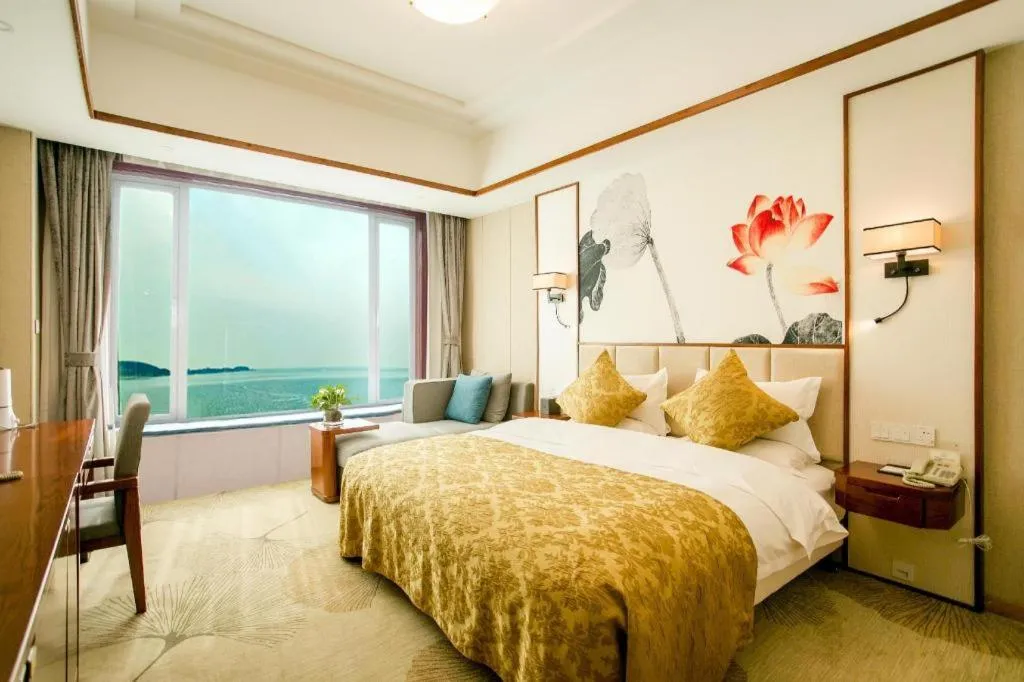 Bed in Golden Bay Hotel Weihai