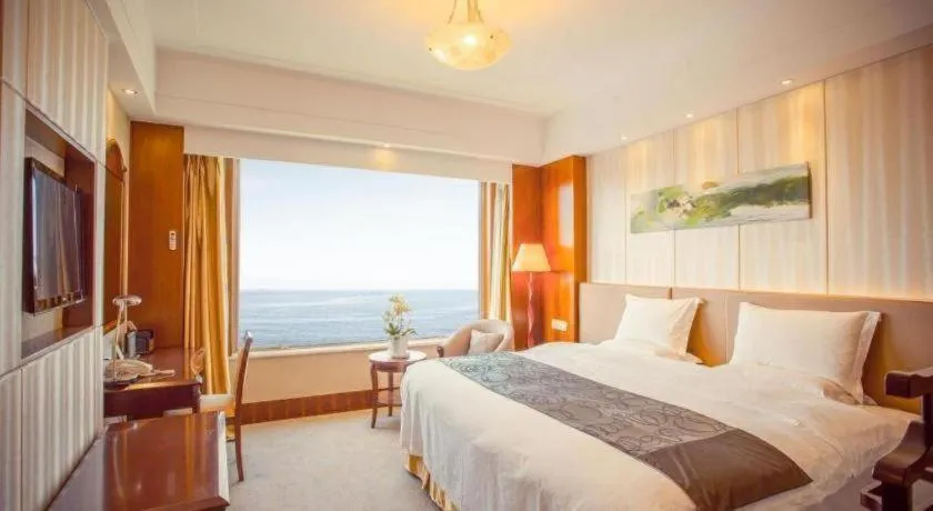 Bed in Golden Bay Hotel Weihai