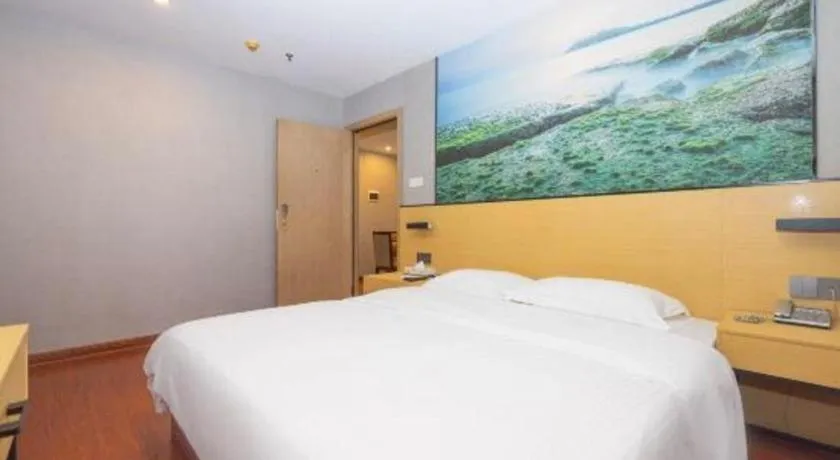 Bed in GreenTree Inn Zhongshan Nanlang Metro Station Branch