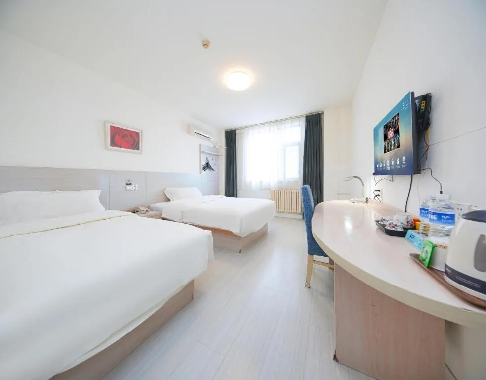 Bed in Jinjiang Inn Qingdao Wuxi Square Nanjing Road Metro Station