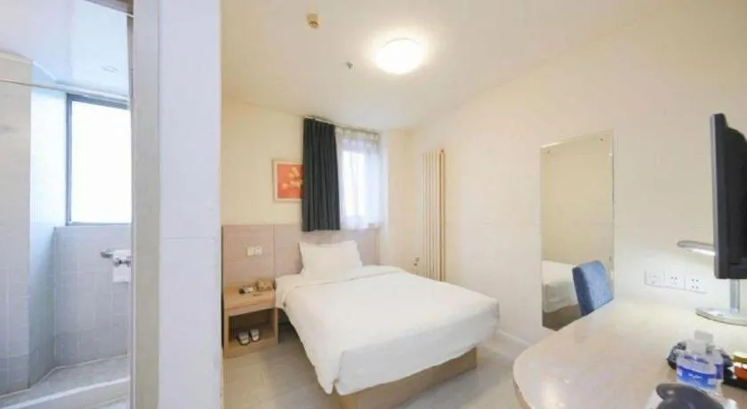 Bed in Jinjiang Inn Qingdao Wuxi Square Nanjing Road Metro Station