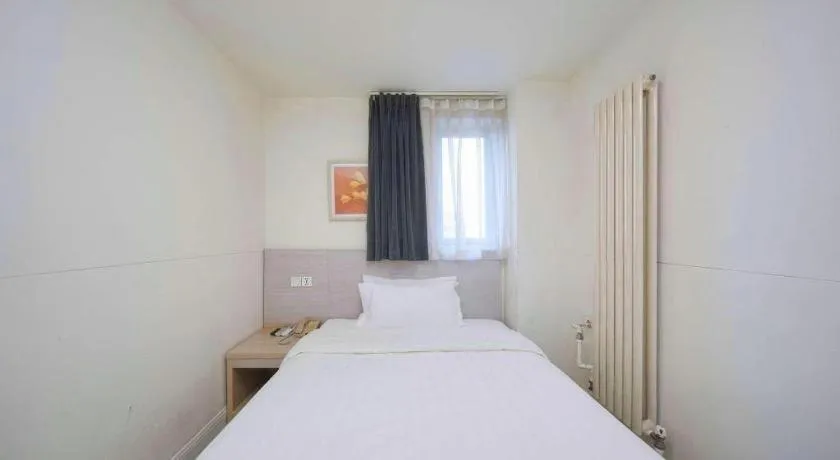 Bed in Jinjiang Inn Qingdao Wuxi Square Nanjing Road Metro Station