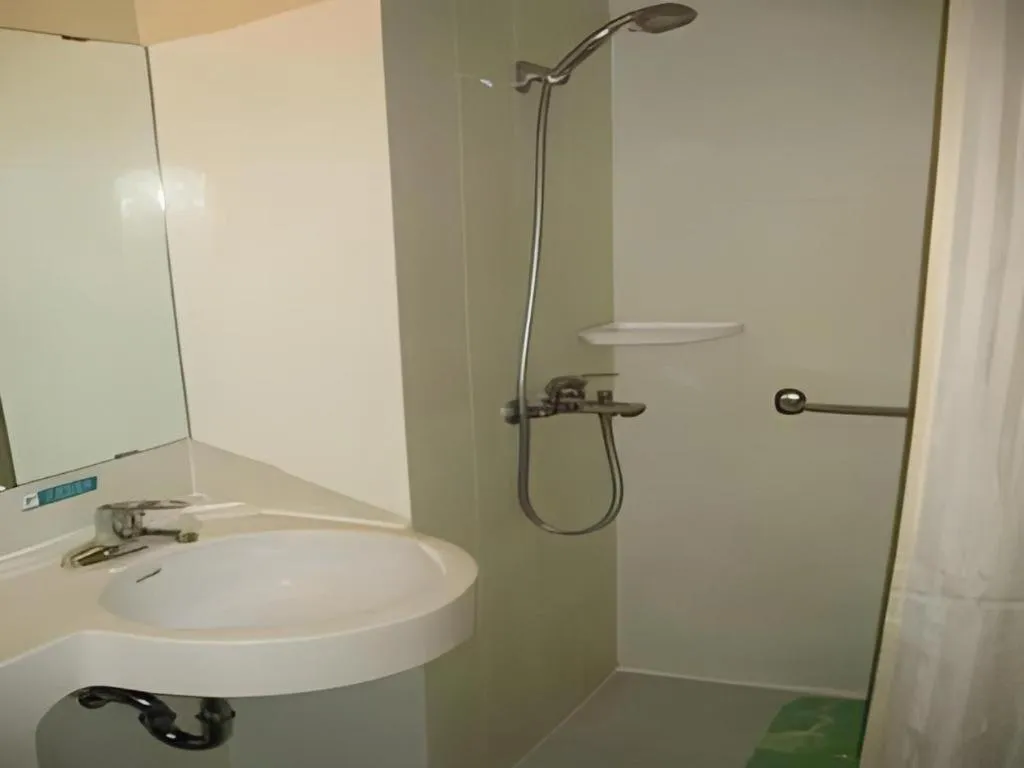 Jinjiang Inn Qingdao Wuxi Square Nanjing Road Metro Station