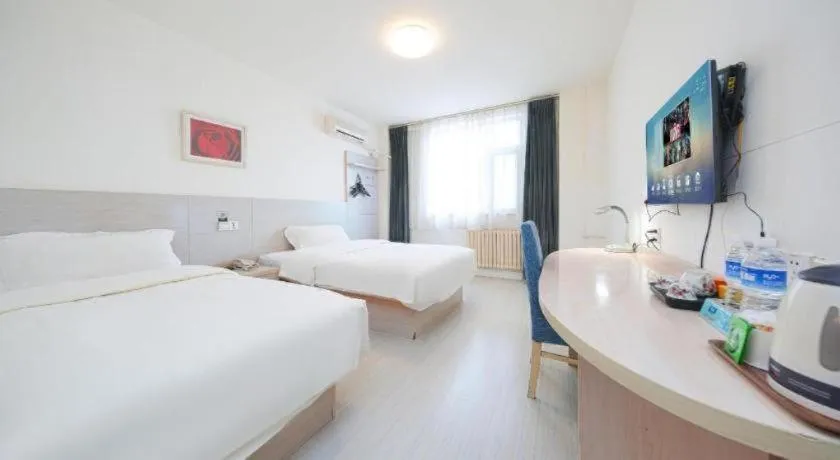 Bed in Jinjiang Inn Qingdao Wuxi Square Nanjing Road Metro Station