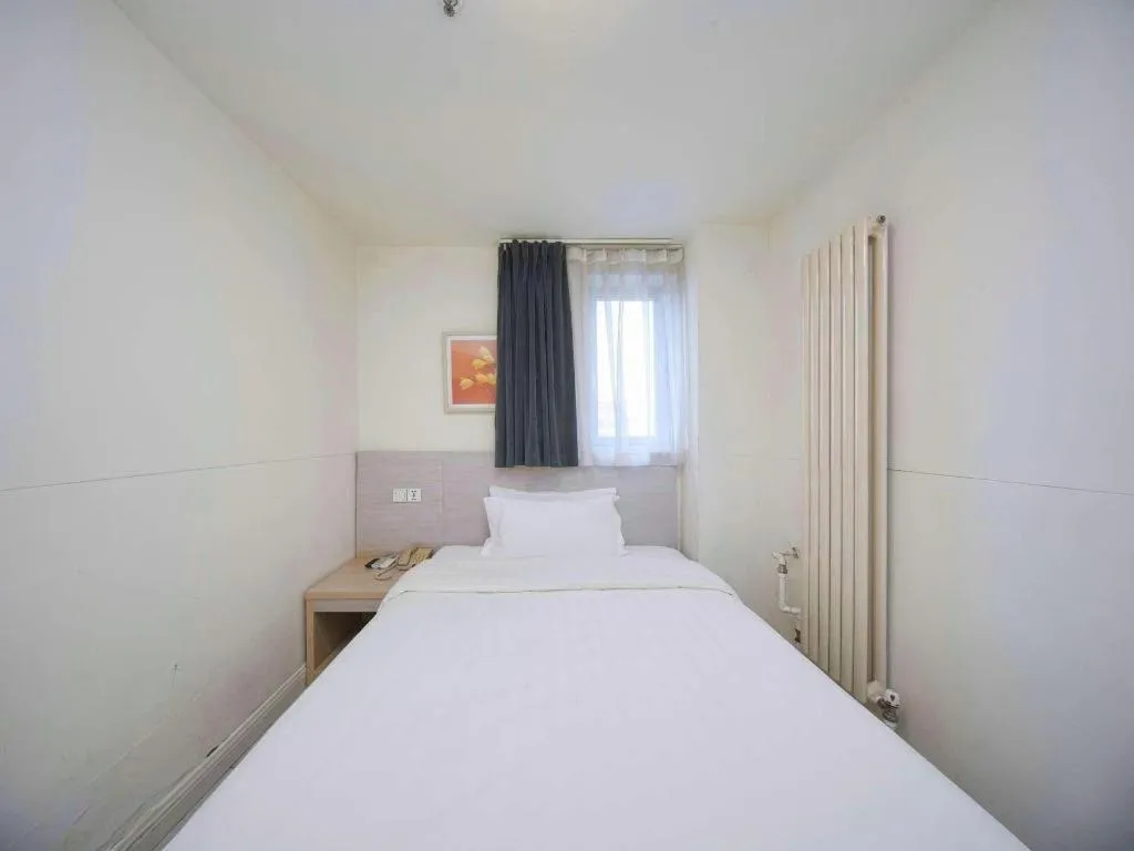 Bed in Jinjiang Inn Qingdao Wuxi Square Nanjing Road Metro Station