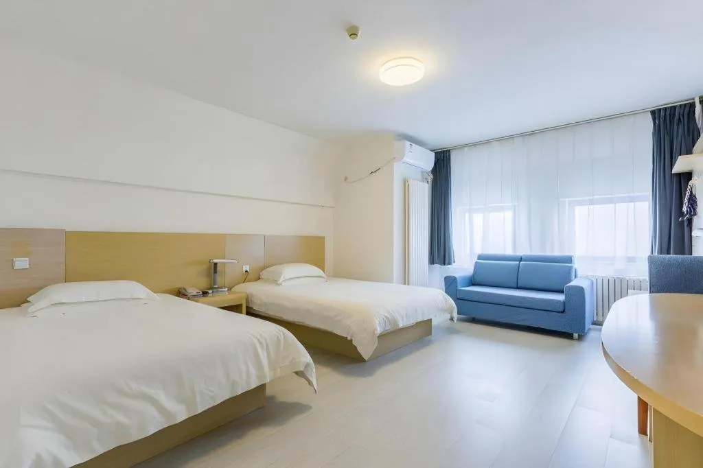 Bed in Jinjiang Inn Qingdao Wuxi Square Nanjing Road Metro Station