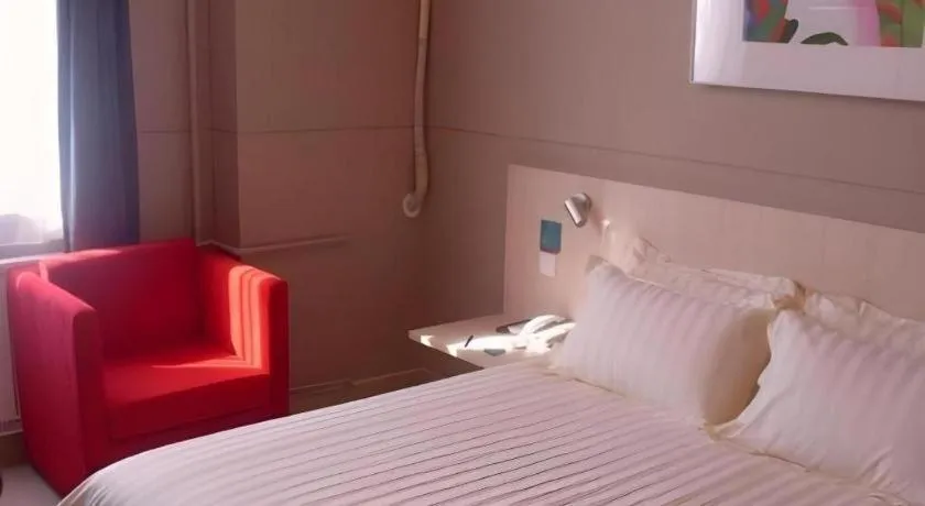 Bed in Jinjiang Inn Qingdao International Exhibition Center Haier Road