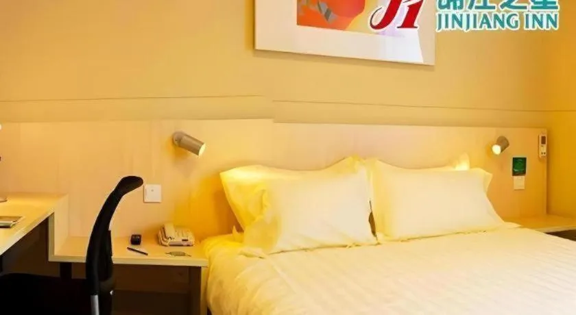 Bed in Jinjiang Inn Qingdao International Exhibition Center Haier Road