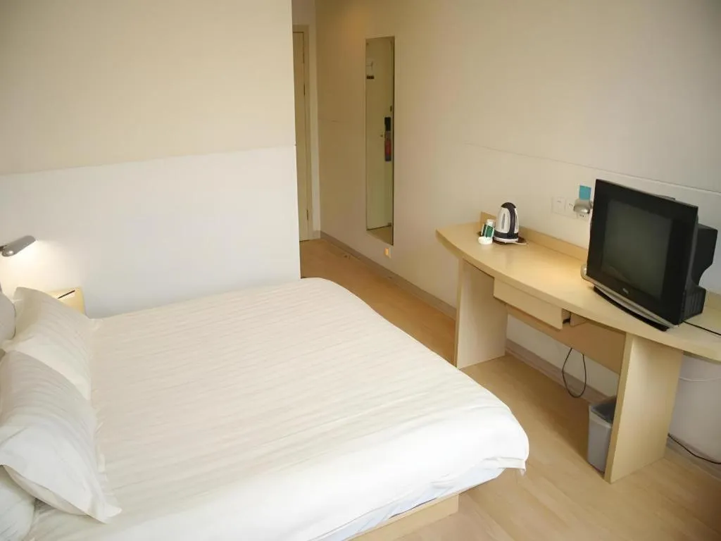 Bed in Jinjiang Inn Qingdao International Exhibition Center Haier Road