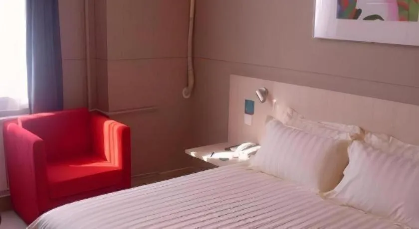 Bed in Jinjiang Inn Qingdao International Exhibition Center Haier Road