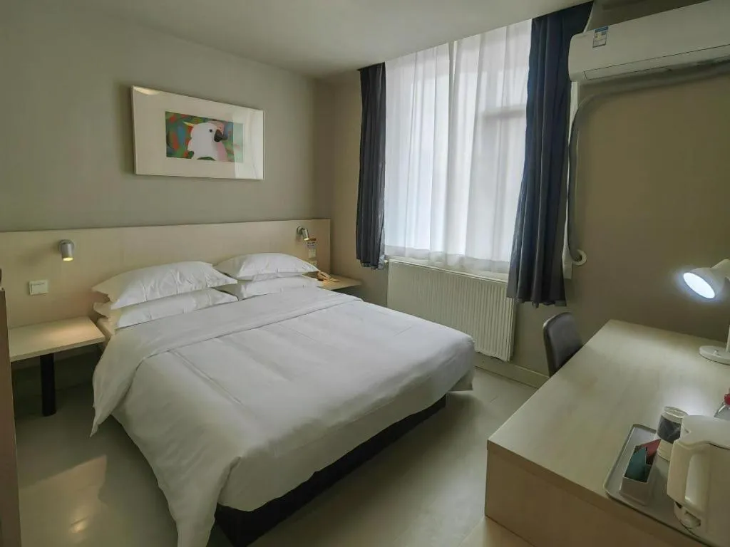 Bed in Jinjiang Inn Qingdao International Exhibition Center Haier Road