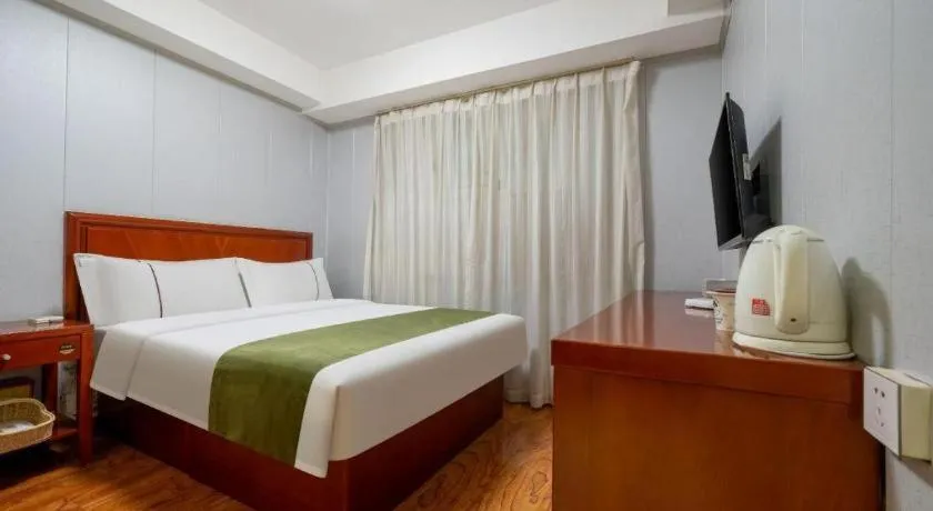 Bed in GreenTree Inn Yantai Xingfu Road Marina Plaza Express Hotel
