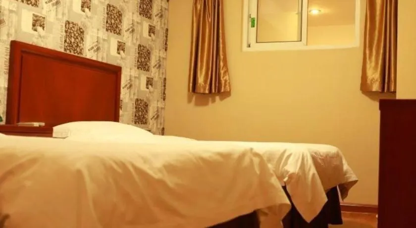 Bed in GreenTree Inn Yantai Xingfu Road Marina Plaza Express Hotel