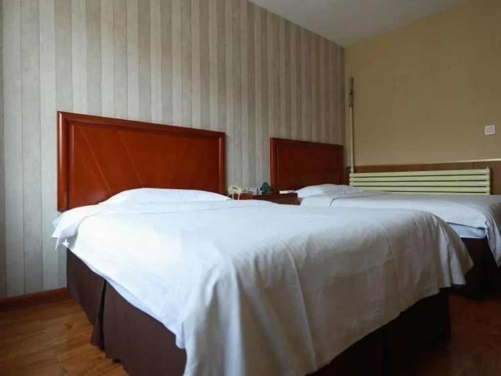 Bed in GreenTree Inn Yantai Xingfu Road Marina Plaza Express Hotel