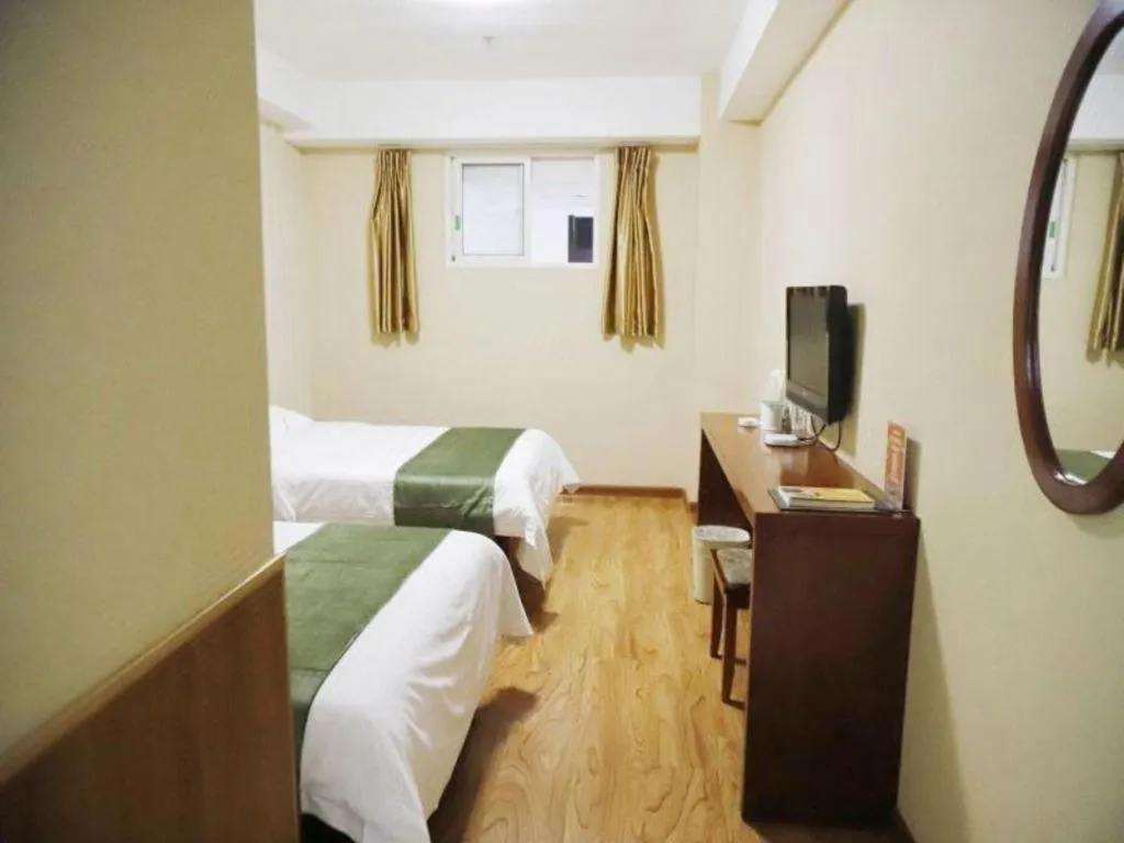 Bed in GreenTree Inn Yantai Xingfu Road Marina Plaza Express Hotel