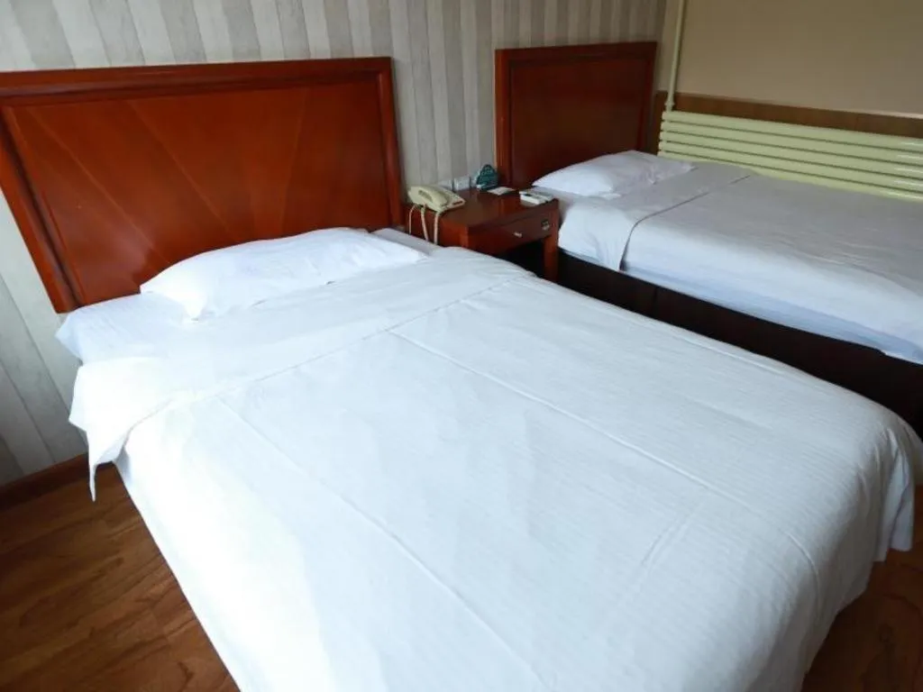 Bed in GreenTree Inn Yantai Xingfu Road Marina Plaza Express Hotel