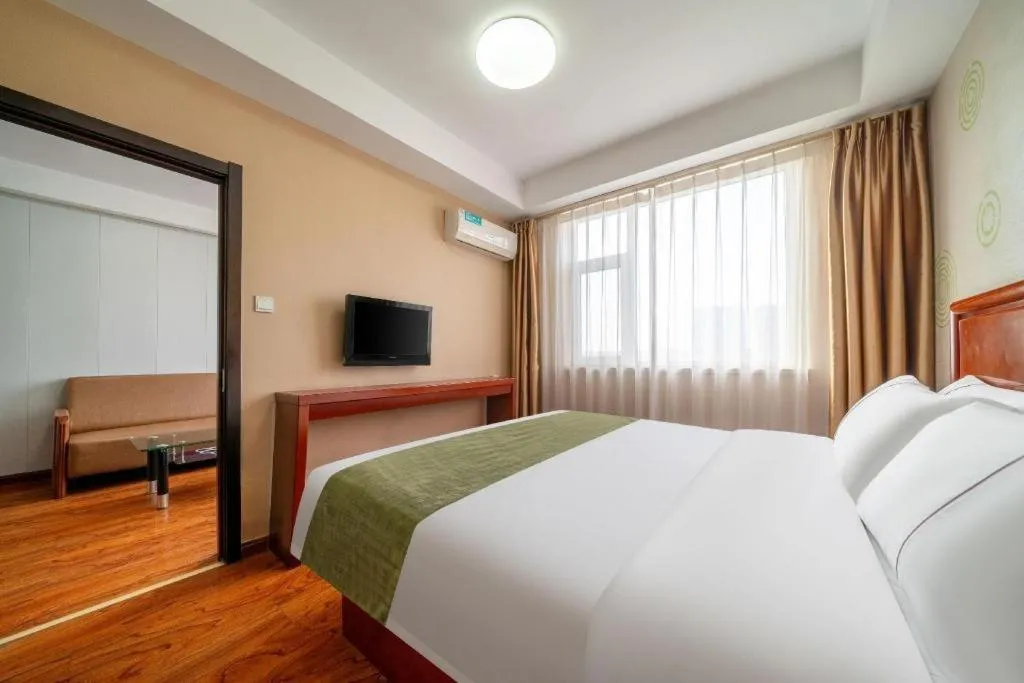 Bed in GreenTree Inn Yantai Xingfu Road Marina Plaza Express Hotel