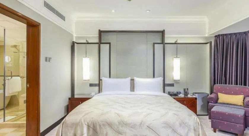 Bed in Shijiazhuang International Building Hotel