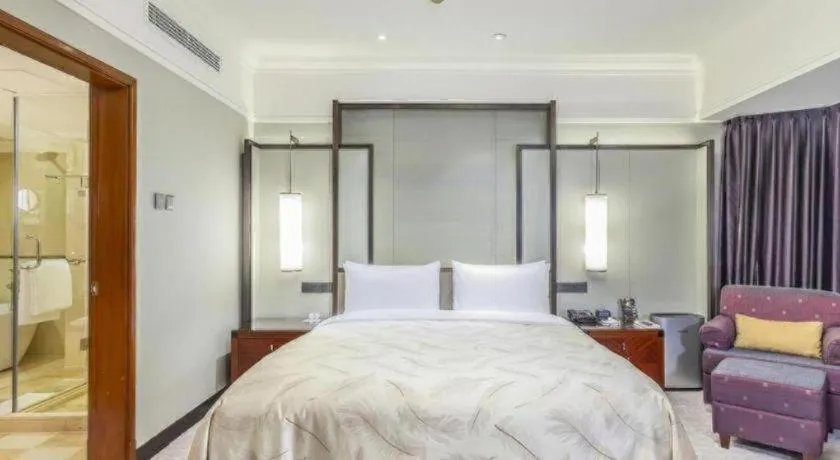 Bed in Shijiazhuang International Building Hotel