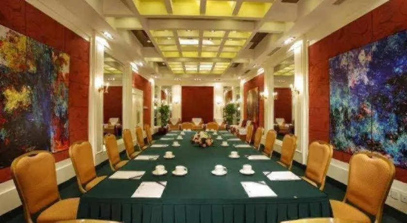 Shijiazhuang International Building Hotel
