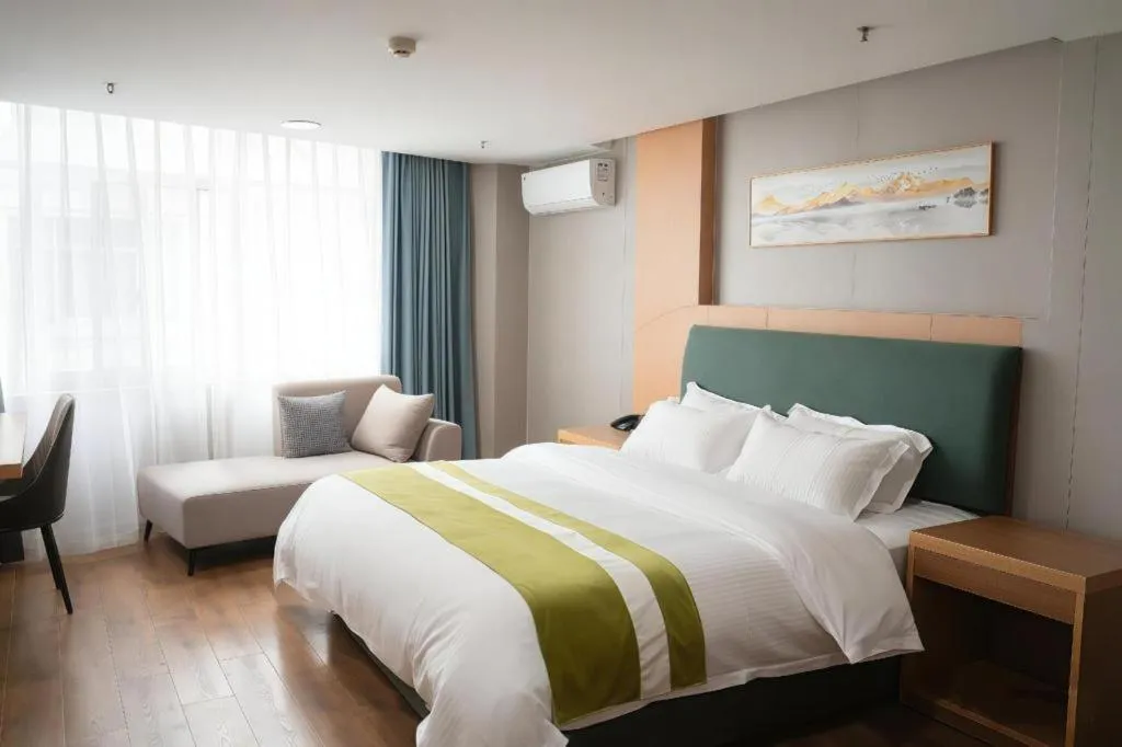 Bed in GreenTree Inn Taicang Baolong Square Hotel