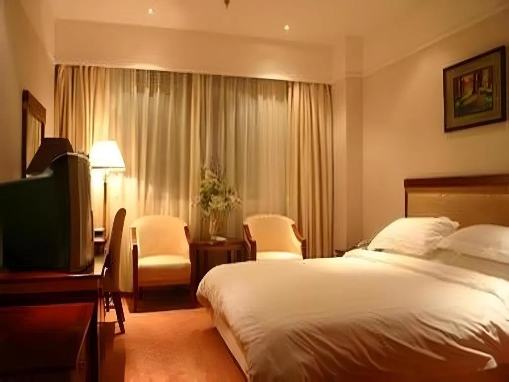 Bed in GreenTree Inn Taicang Baolong Square Hotel