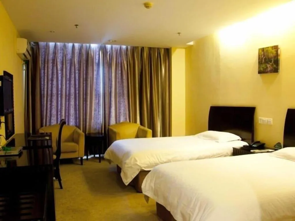 Bed in GreenTree Inn Taicang Baolong Square Hotel