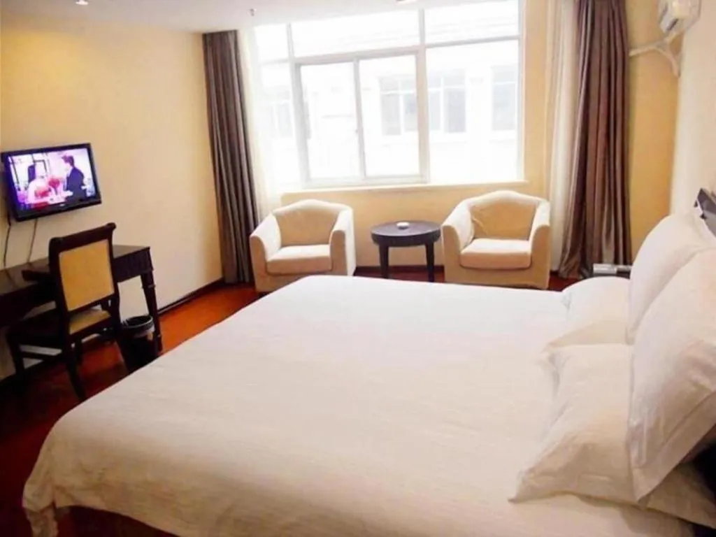 Bed in GreenTree Inn Taicang Baolong Square Hotel