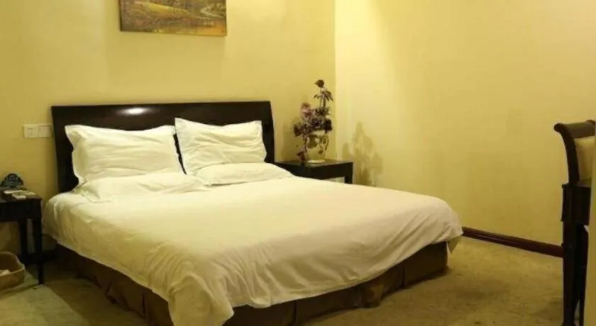 Bed in GreenTree Inn Taicang Baolong Square Hotel