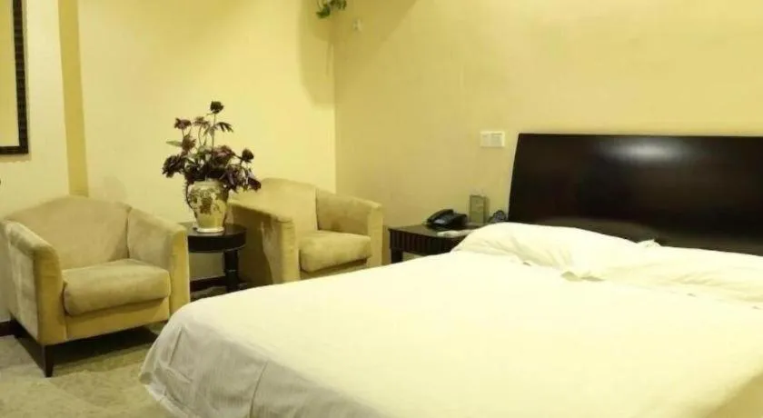 Bed in GreenTree Inn Taicang Baolong Square Hotel