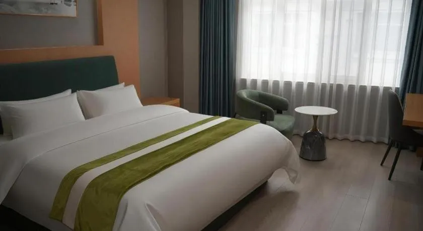 Bed in GreenTree Inn Taicang Baolong Square Hotel
