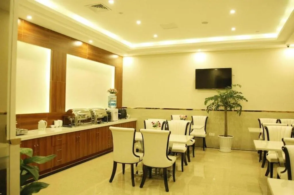 GreenTree Inn Taicang Baolong Square Hotel