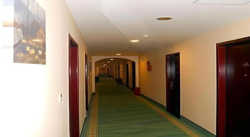 GreenTree Inn Taicang Baolong Square Hotel