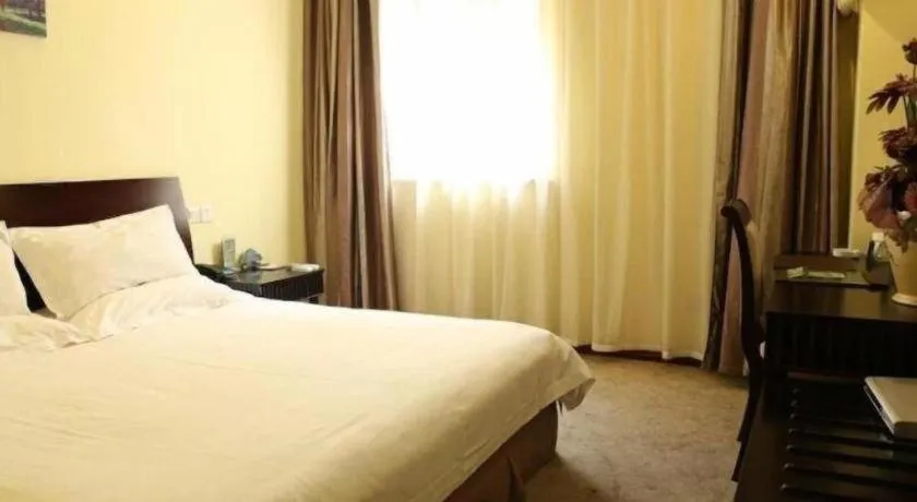 Bed in GreenTree Inn Taicang Baolong Square Hotel