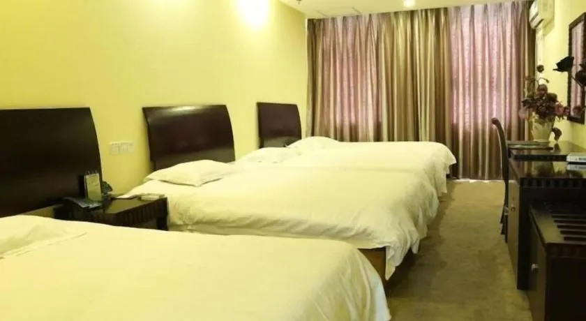 Bed in GreenTree Inn Taicang Baolong Square Hotel