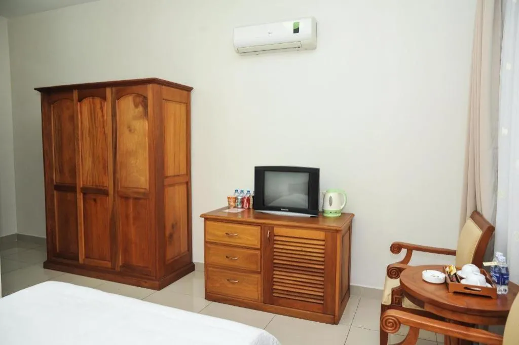 Bed in Tan Son Nhat Hotel