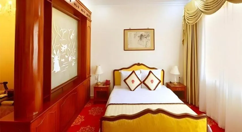Bed in Tan Son Nhat Hotel