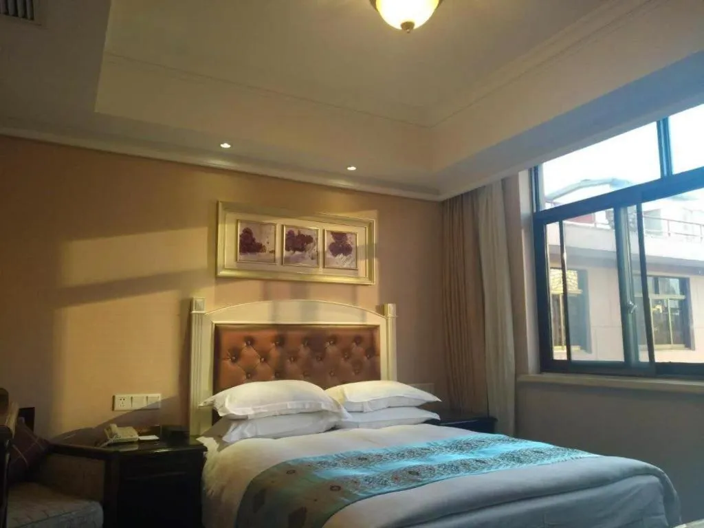 Bed in Hangzhou Silver Star Hotel