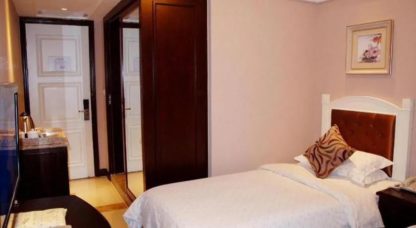 Bed in Hangzhou Silver Star Hotel