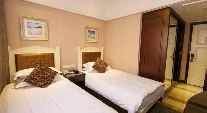 Bed in Hangzhou Silver Star Hotel