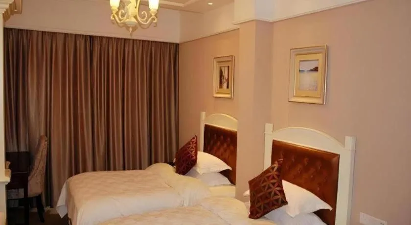 Bed in Hangzhou Silver Star Hotel