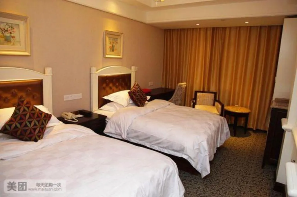 Bed in Hangzhou Silver Star Hotel