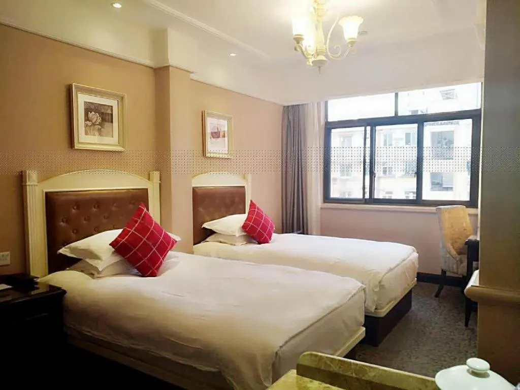 Bed in Hangzhou Silver Star Hotel