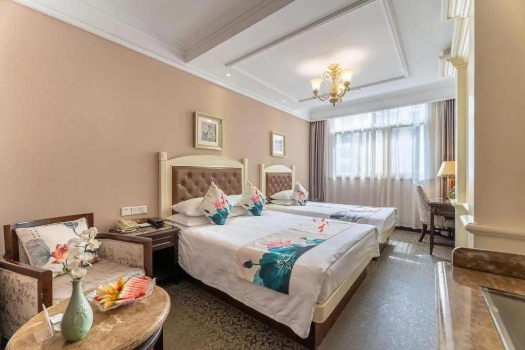 Bed in Hangzhou Silver Star Hotel