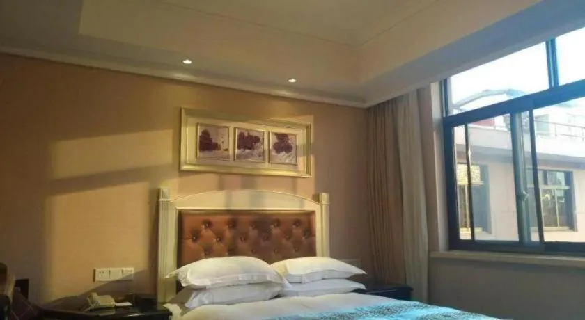 Bed in Hangzhou Silver Star Hotel