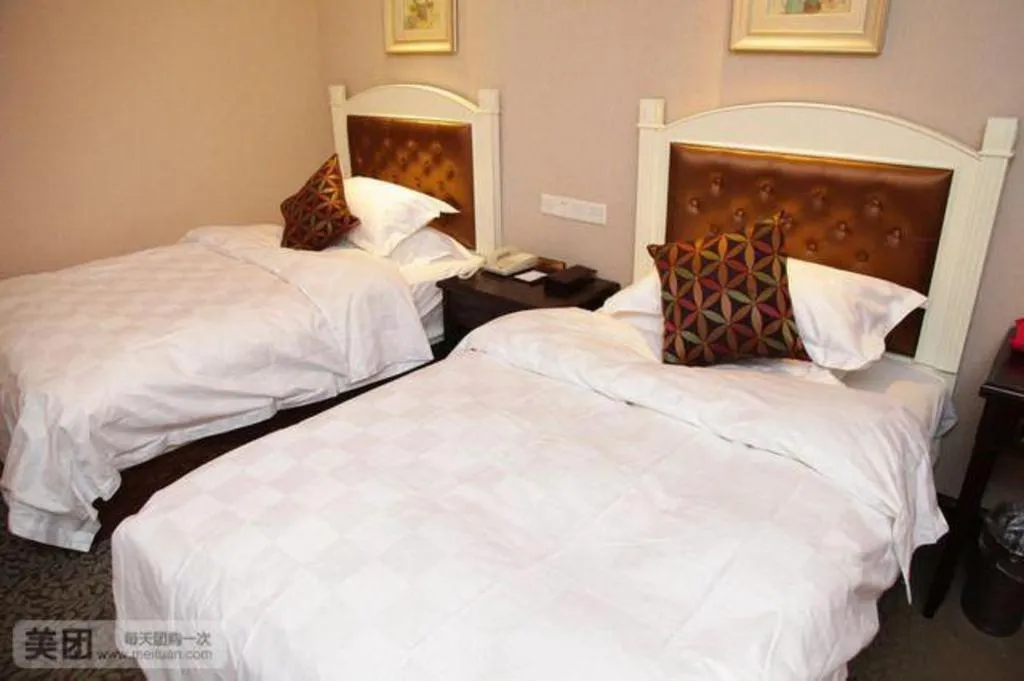 Bed in Hangzhou Silver Star Hotel