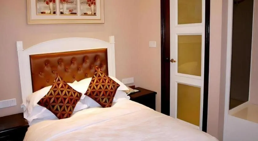 Bed in Hangzhou Silver Star Hotel