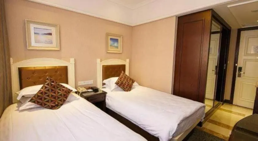 Bed in Hangzhou Silver Star Hotel