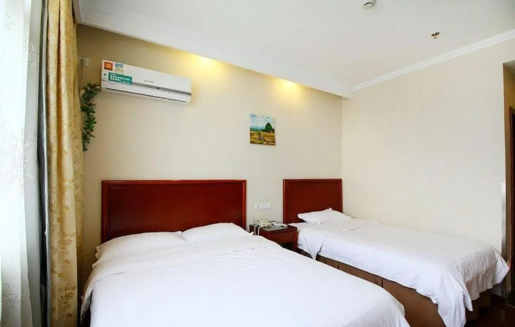 Bed in GreenTree Alliance Changzhou University City Hotel